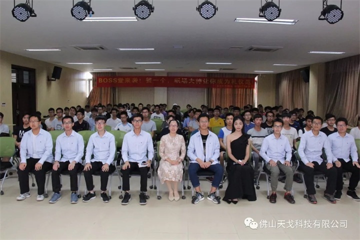 培训完集体合影 培训完集体合影