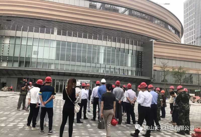 市、区领导一行到访佛山国际体育文化演艺馆 市、区领导一行到访佛山国际体育文化演艺馆